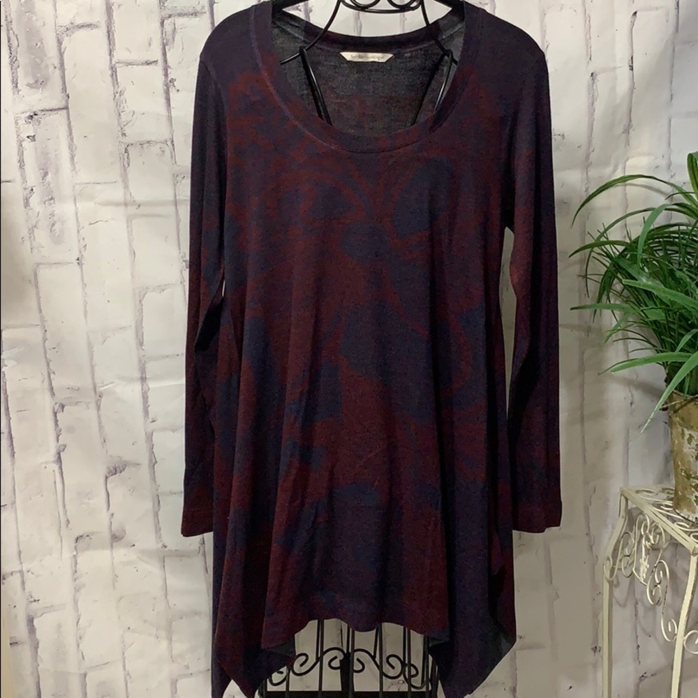 Soft Surroundings Scoop Crewneck Tunic Long Sleeve Maroon Floral on Grey